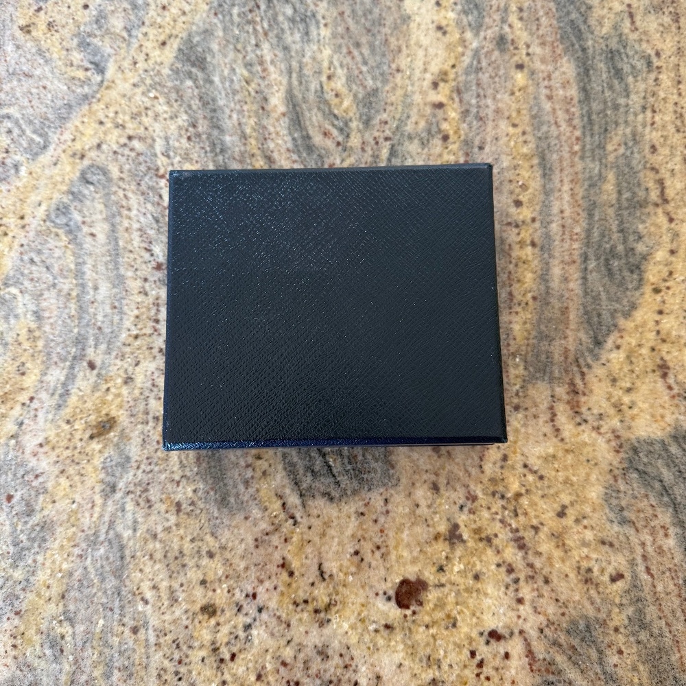 Prada gift box (Authentic) - Picture 3 of 11